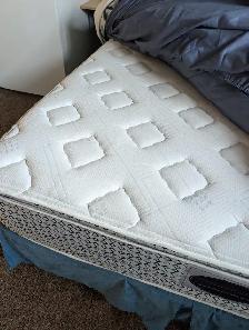 Queen size mattress and box spring - Photo 3