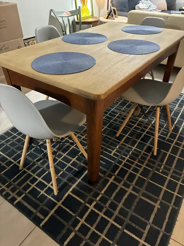 MOVING SALE - Table and chairs