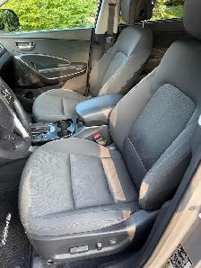 2016 Hyundai Santa Fe XL 3.3L AWD 7 passenger suv - Photo 5