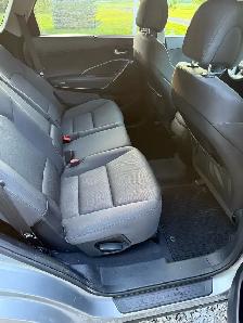 2016 Hyundai Santa Fe XL 3.3L AWD 7 passenger suv - Photo 10