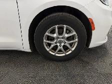 2023 Chrysler Pacifica Touring L - Photo 4
