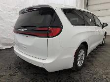 2023 Chrysler Pacifica Touring L - Photo 16