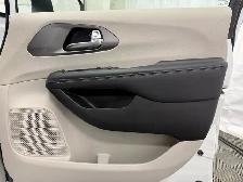 2023 Chrysler Pacifica Touring L - Photo 45