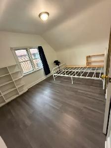 Rooms for Rent Near Yorkdale Mall — Available September 1 - Photo 8