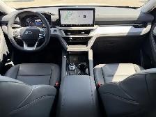 2026 Ford Explorer Active w/200A Pkg - Photo 17