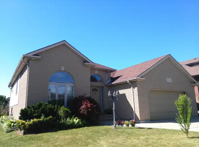 room for rent  near St.Clair. College and all amenities