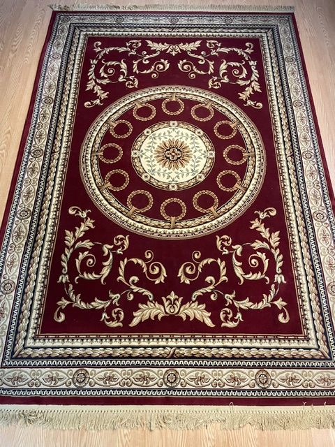 Used Very Good Condition Area Rug 120'' L x 80'' W