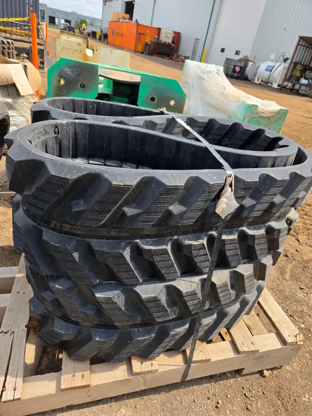 NEW 300x52.5x82 RUBBER TRACKS