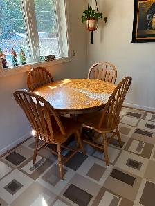 Used Solid Oak Dinning Room Set (table, hutch, 2 leaves, 4 chair