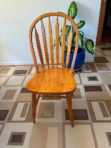 Used Solid Oak Dinning Room Set (table, hutch, 2 leaves, 4 chair - Photo 2