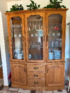 Used Solid Oak Dinning Room Set (table, hutch, 2 leaves, 4 chair - Photo 7