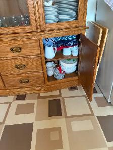Used Solid Oak Dinning Room Set (table, hutch, 2 leaves, 4 chair - Photo 8