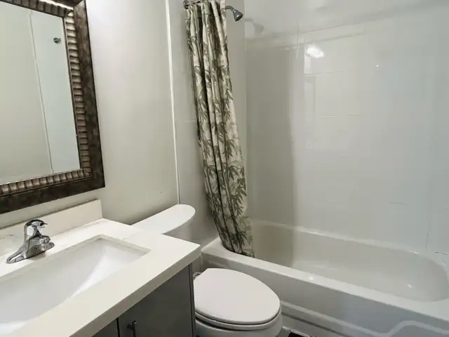 cosy furnished basement room near UTM for female to rent in Sep