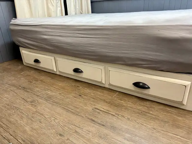Storage bed-Real wood!