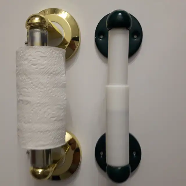2TOILETTES PORTE-PAPIER AVEC PIEDS EN MÉTAL SOLIDES: $5.00CHACUN