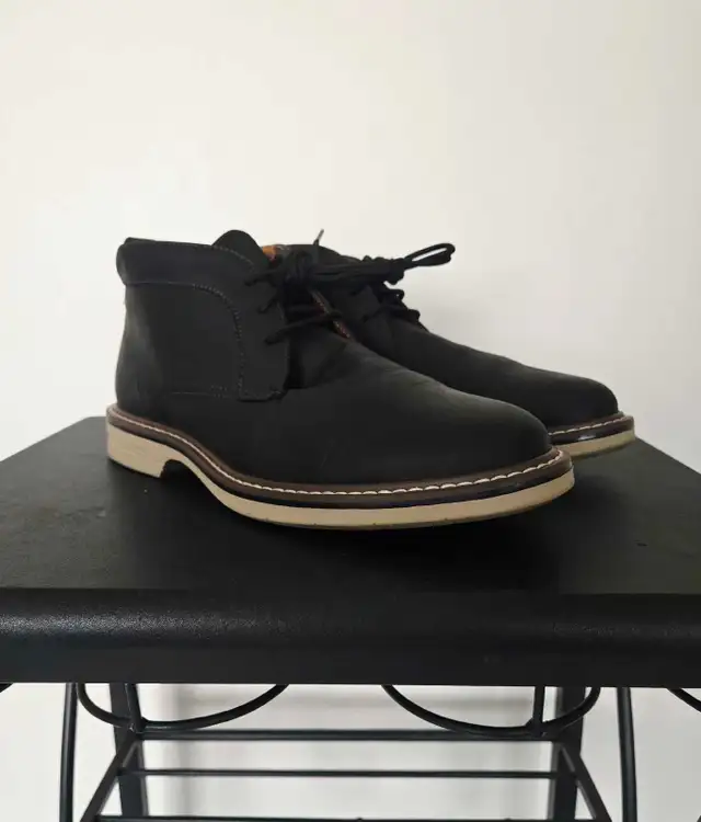 Florsheim Men’s / Boys Black Leather Chukka Boots Size 7