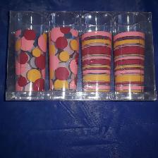 4VERRES À VIN NEUFS PLASTIQUE DANSEMBALAGE 4PIEDS HAU $20.00LES4
