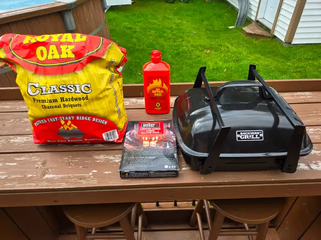 BBQ au charbon de bois portatif et accessoires