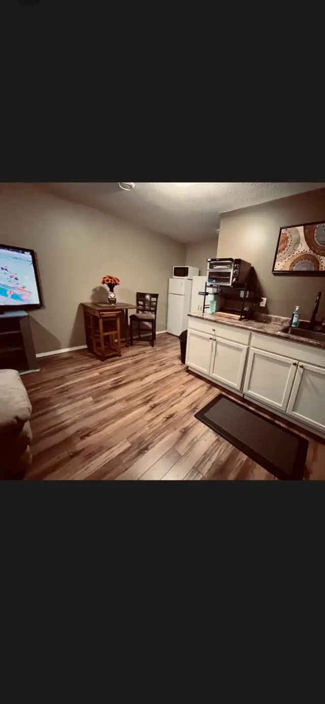 FULLY FURNISHED BASEMENT SUITE