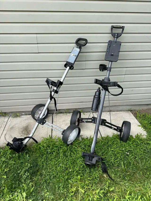 2 Chariots de golf (pull-carts)