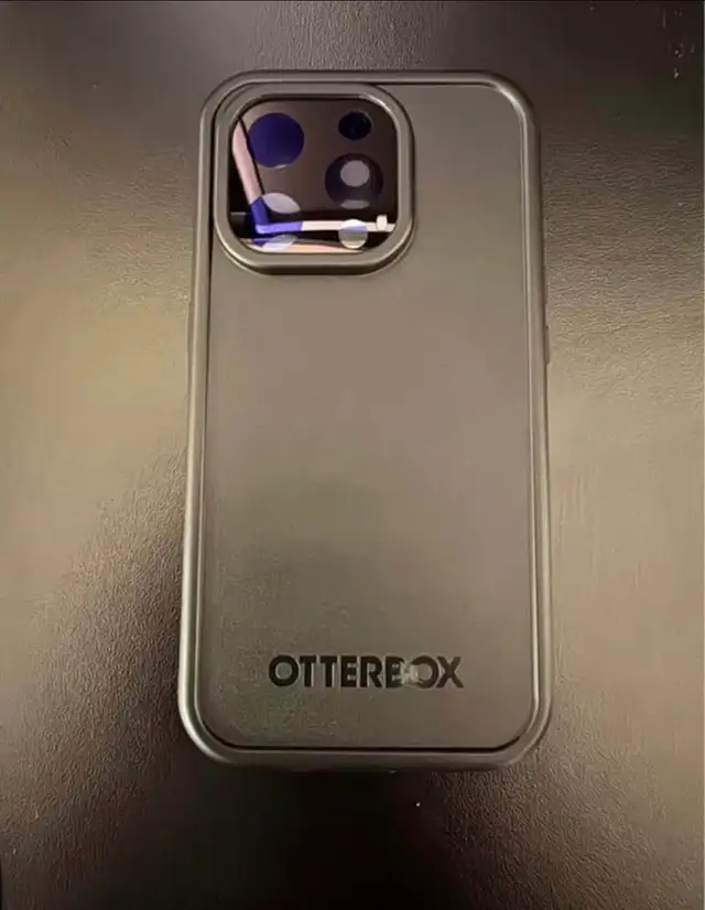 New Otterbox FRĒ Series iPhone 15 Pro   Megsafe (Black)