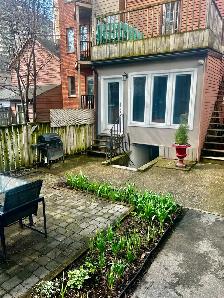 1 Bedroom Victorian house big backyard and walk- - Photo 2
