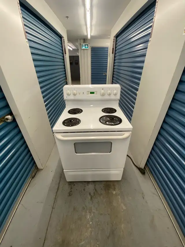 GE WHITE ELECTRIC STOVE