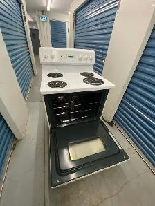 GE WHITE ELECTRIC STOVE - Photo 6