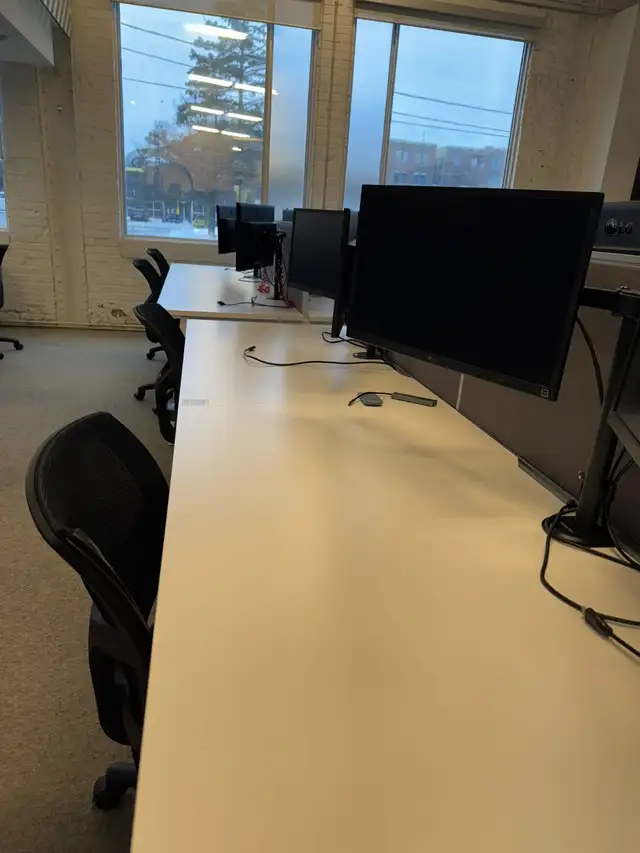 Three H Parkway Benching & Open Plan Office For Sale!