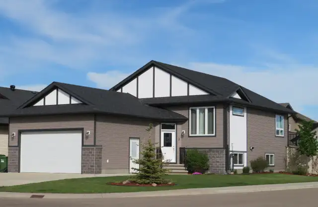 Beautiful, Clean, 3 Bed – 2 Bath - Heated Garage – Main Floor