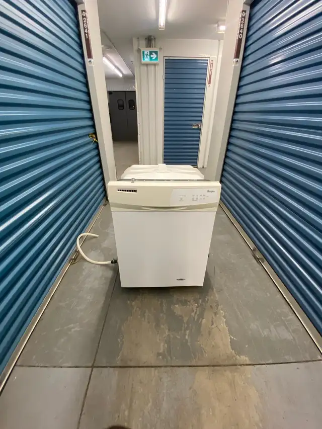 WHIRLPOOL WHITE DISHWASHER
