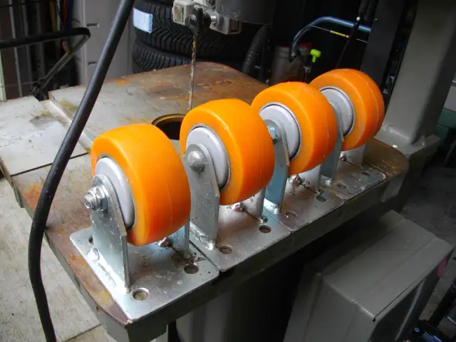 HEVEY DUTY CASTERS