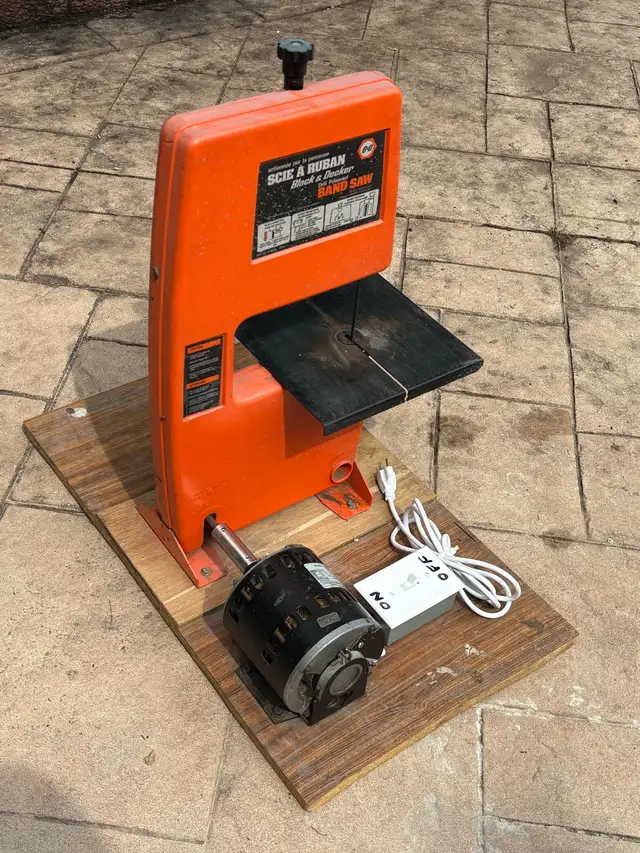 Black & Decker Band Saw - Motorized, Tested Working