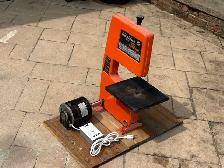 Black & Decker Band Saw - Motorized, Tested Working - Photo 2