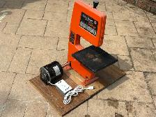 Black & Decker Band Saw - Motorized, Tested Working - Photo 3