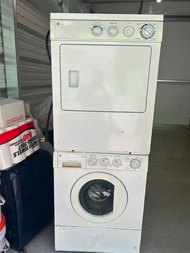 Stackable washer and dryer in working condition