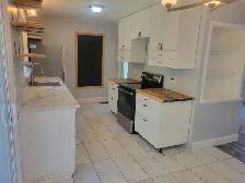 For Rent: 3 Bedroom apartment with private back yard - Photo 2