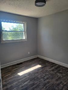 For Rent: 3 Bedroom apartment with private back yard - Photo 4