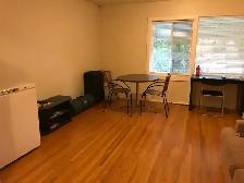 Brentwood c-train university Mall close downtown one bedroom