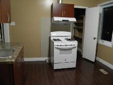 One Private bedroom for rent in high park area - Photo 2