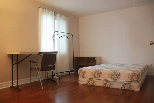 Big single house, big rooms. Near CU Near O-train