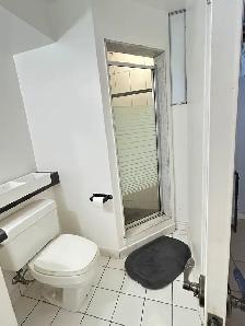 Bayview & Hyw7: 2Bed_2Bath_Seperate Entrance_Laundry_Storage - Photo 11
