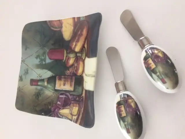 SETNEUF ASSIETTEPORCELAINE CASAÉLITE 7'x7' 2COUTEAUX FROMAGE$15.