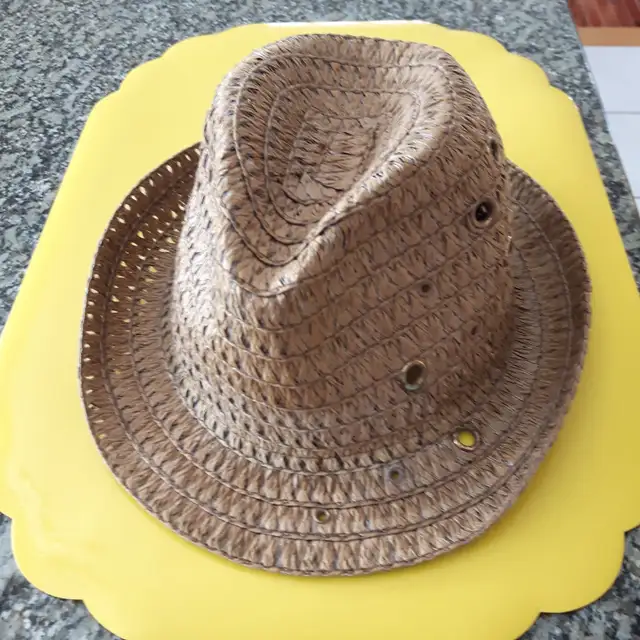BEAU CHAPEAU DE PAILLE NEUF LAUNDRY HOMME 23'TOUR TÈTE: $10.00