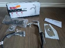 Brand New Delta Chrome Bathroom Faucet For Sale - Photo 5