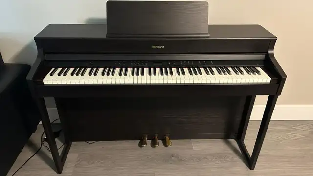 Roland Digital Piano HP702 for sale