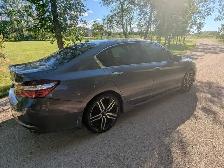 2017 Honda Accord Touring - Photo 2