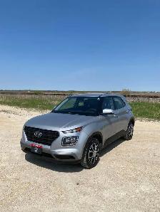 2020 Hyundai Venue Essential - Photo 2