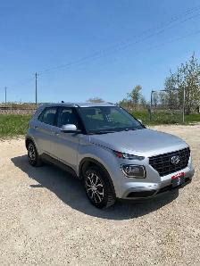2020 Hyundai Venue Essential - Photo 3