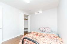 2 bedroom Basement available from 1st Sep @ Hurontario & William - Photo 2
